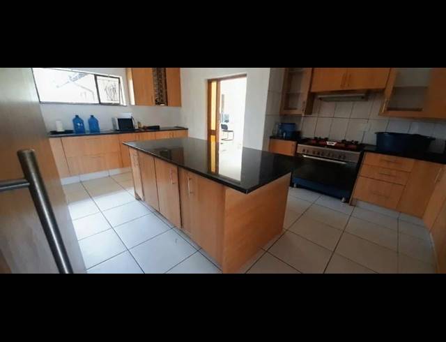 4 BEDROOM FREESTANDING FOR SALE IN ESTHER PARK